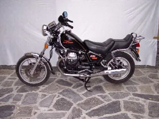 Foto 1 di 5: Moto Guzzi Florida 350