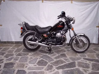 Foto 2 di 5: Moto Guzzi Florida 350