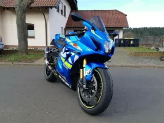Foto 4 di 6: Suzuki GSR-R