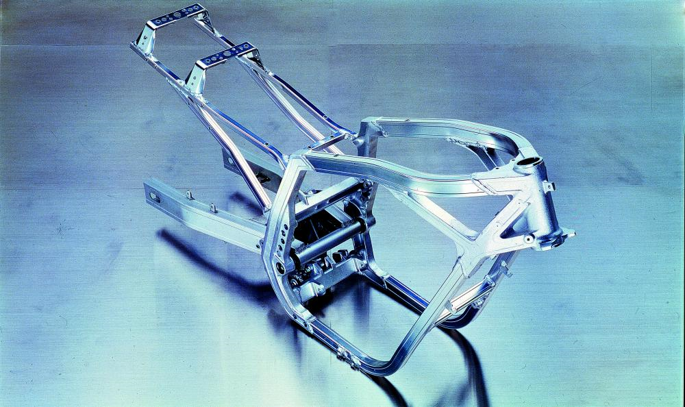 Suzuki GSX-R750, la prima anticipazione dell’era moderna