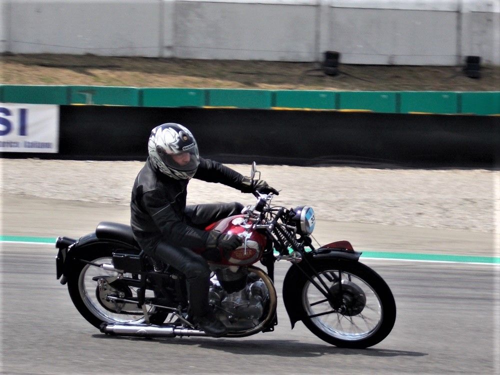 "ASIMOTOSHOW 2018": moto d'epoca a perdita d'occhio