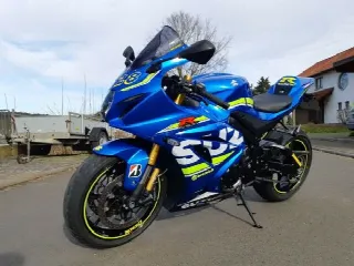 Foto 1 di 6: Suzuki GSR-R