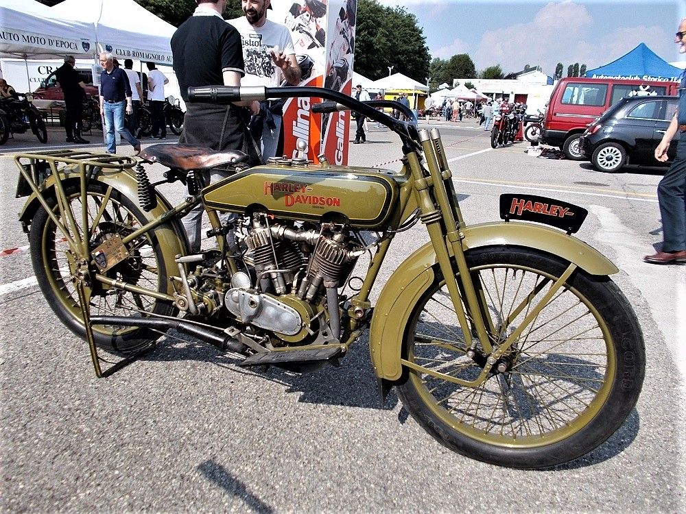 "ASIMOTOSHOW 2018": moto d'epoca a perdita d'occhio