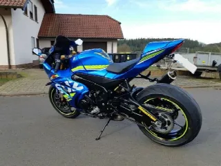 Foto 5 di 6: Suzuki GSR-R