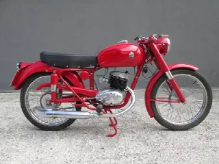 Foto 3 di 6: Maserati Motorcycles 125 T.V MATCHING NUMBERS