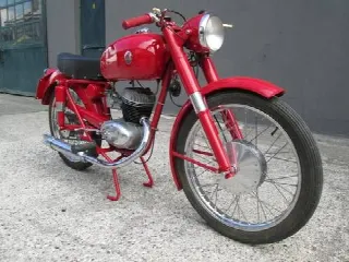 Foto 4 di 6: Maserati Motorcycles 125 T.V MATCHING NUMBERS