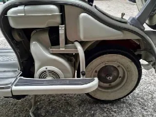 Foto 5 di 6: Lambretta 150 LD FULLY RESTORED