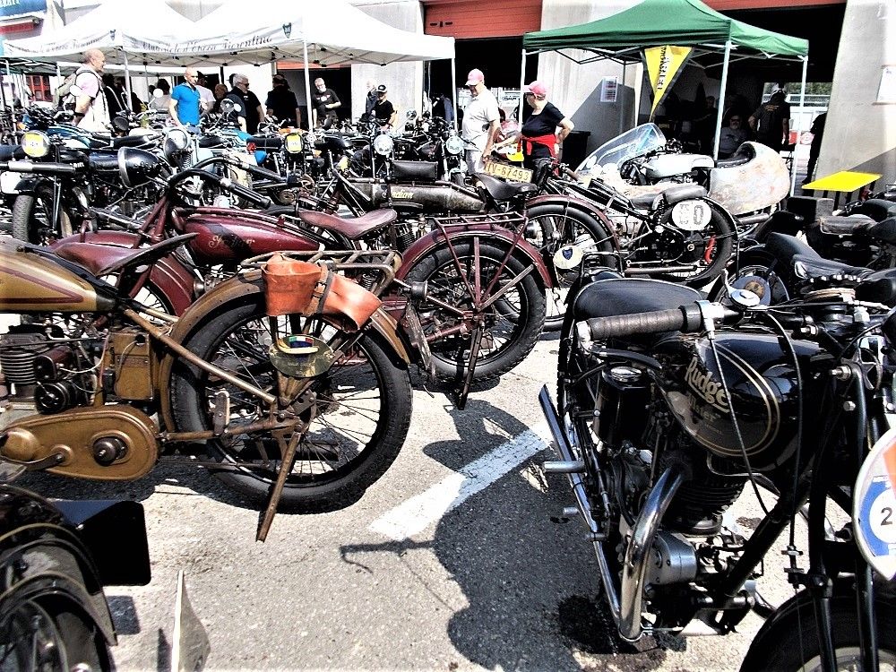 "ASIMOTOSHOW 2018": moto d'epoca a perdita d'occhio