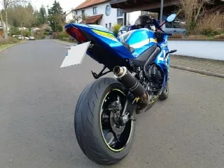 Foto 6 di 6: Suzuki GSR-R