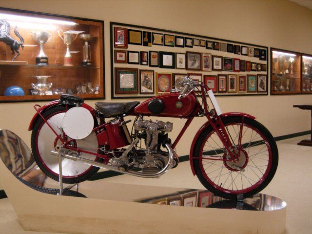 Scompiglio nel mondo delle moto d'epoca