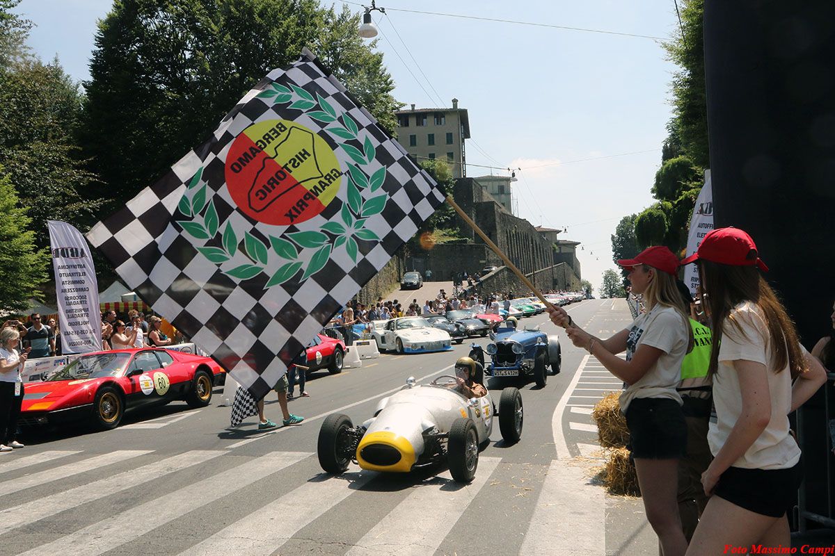 OldCar24 Media Partner & Sponsor del Bergamo Historic Gran Prix 2026: edizione straordinaria con oltre 80 auto in corsa sul Circuito delle Mura