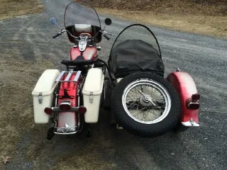 Foto 4 di 6: Harley Davidson FLH