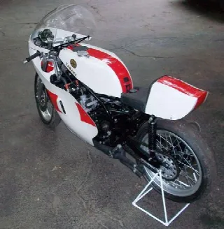 Foto 1 di 7: Yamaha 750