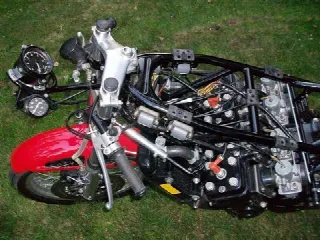 Foto 5 di 7: Yamaha 750
