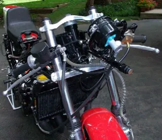 Foto 6 di 7: Yamaha 750