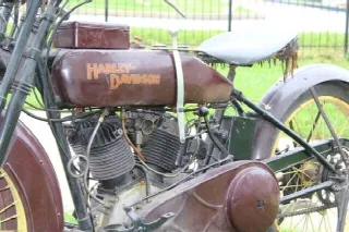 Foto 6 di 6: Harley Davidson J