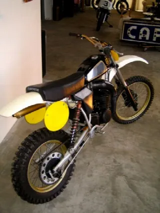 Foto 5 di 6: Husqvarna CR 390