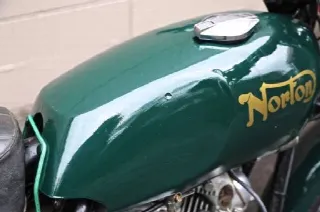 Foto 2 di 6: Norton Commando