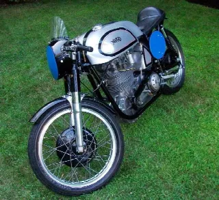 Foto 1 di 6: Norton