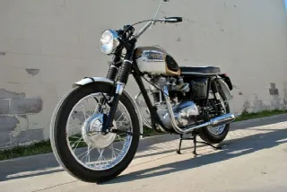 Foto 1 di 6: Triumph Motorcycles Bonneville