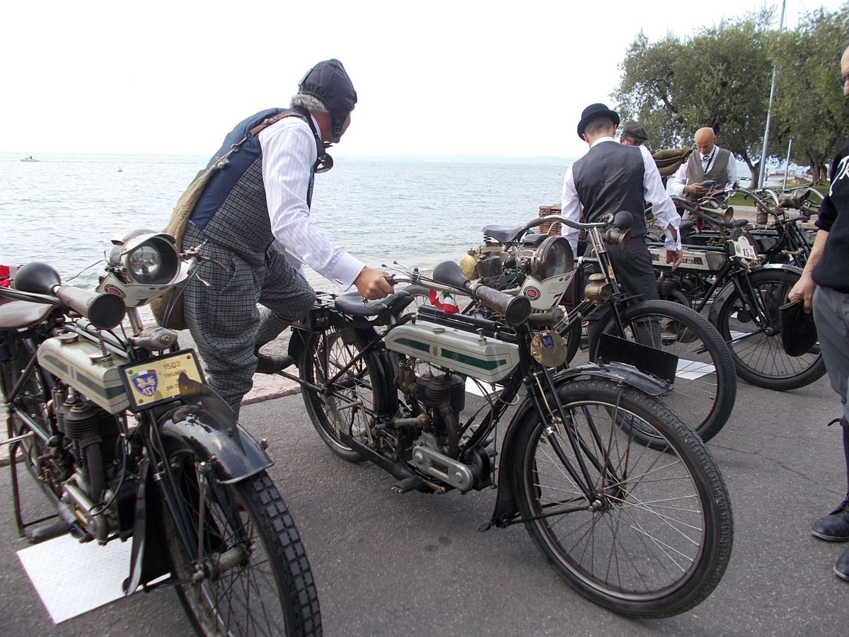 Festa delle moto centenarie alla XI edizione della “Settimana Motoristica Bresciana”