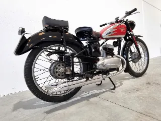 Foto 13 di 18: Moto Morini 125 Turismo primo tipo