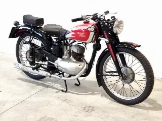 Foto 1 di 18: Moto Morini 125 Turismo primo tipo
