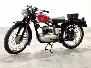Foto 2 di 18: Moto Morini 125 Turismo primo tipo