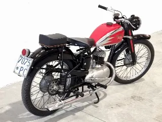Foto 5 di 18: Moto Morini 125 Turismo primo tipo