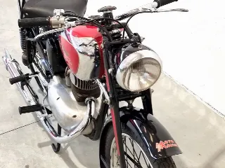 Foto 6 di 18: Moto Morini 125 Turismo primo tipo