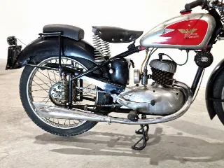 Foto 11 di 15: Moto Morini 125 2T Turismo