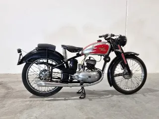 Foto 1 di 15: Moto Morini 125 2T Turismo