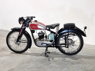 Foto 5 di 15: Moto Morini 125 2T Turismo