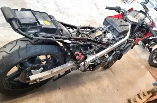 Foto 4 di 7: HONDA VFR 750
