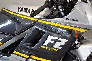 Foto 12 di 19: Yamaha FZ 750 FMI UNIPRO REALE !!!