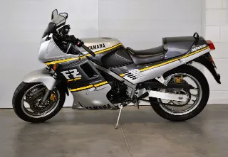 Foto 18 di 19: Yamaha FZ 750 FMI UNIPRO REALE !!!