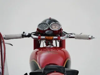 Foto 32 di 40: Moto Guzzi Falcone + Sidecar