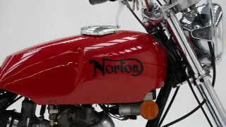 Foto 13 di 40: Norton Commando 750 S
