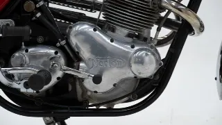 Foto 16 di 40: Norton Commando 750 S