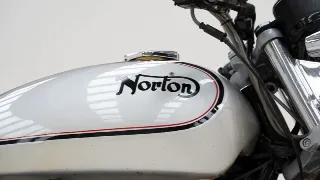 Foto 15 di 40: Norton Commando 850