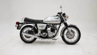 Foto 9 di 40: Norton Commando 850