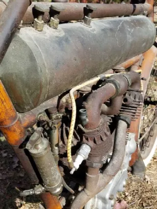 Foto 3 di 5: Flying Merkel