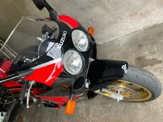 Foto 2 di 10: Suzuki Gsxr