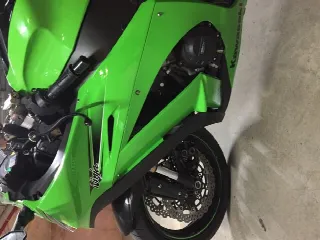 Foto 5 di 5: Kawasaki ZX 10R