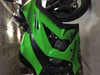Foto 2 di 5: Kawasaki ZX 10R