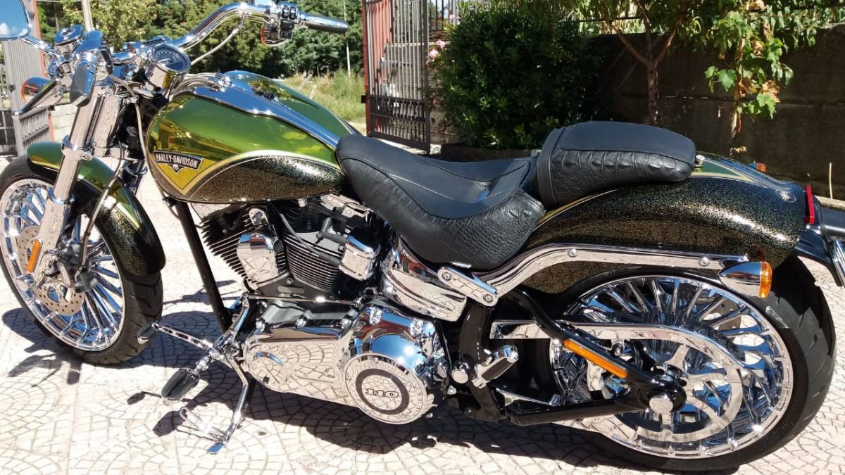 Harley Davidson  breakout cvo