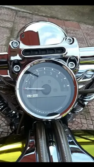 Foto 6 di 8: Harley Davidson breakout cvo