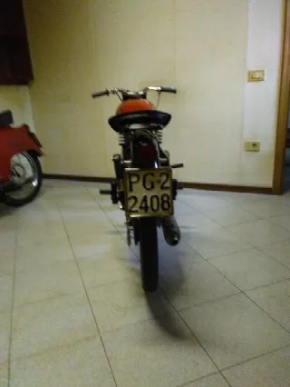 Foto 4 di 5: Gilera 150 Sport