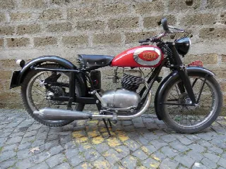 Foto 1 di 11: Gilera 125 T Four Stroke