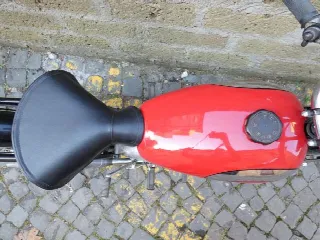 Foto 3 di 11: Gilera 125 T Four Stroke
